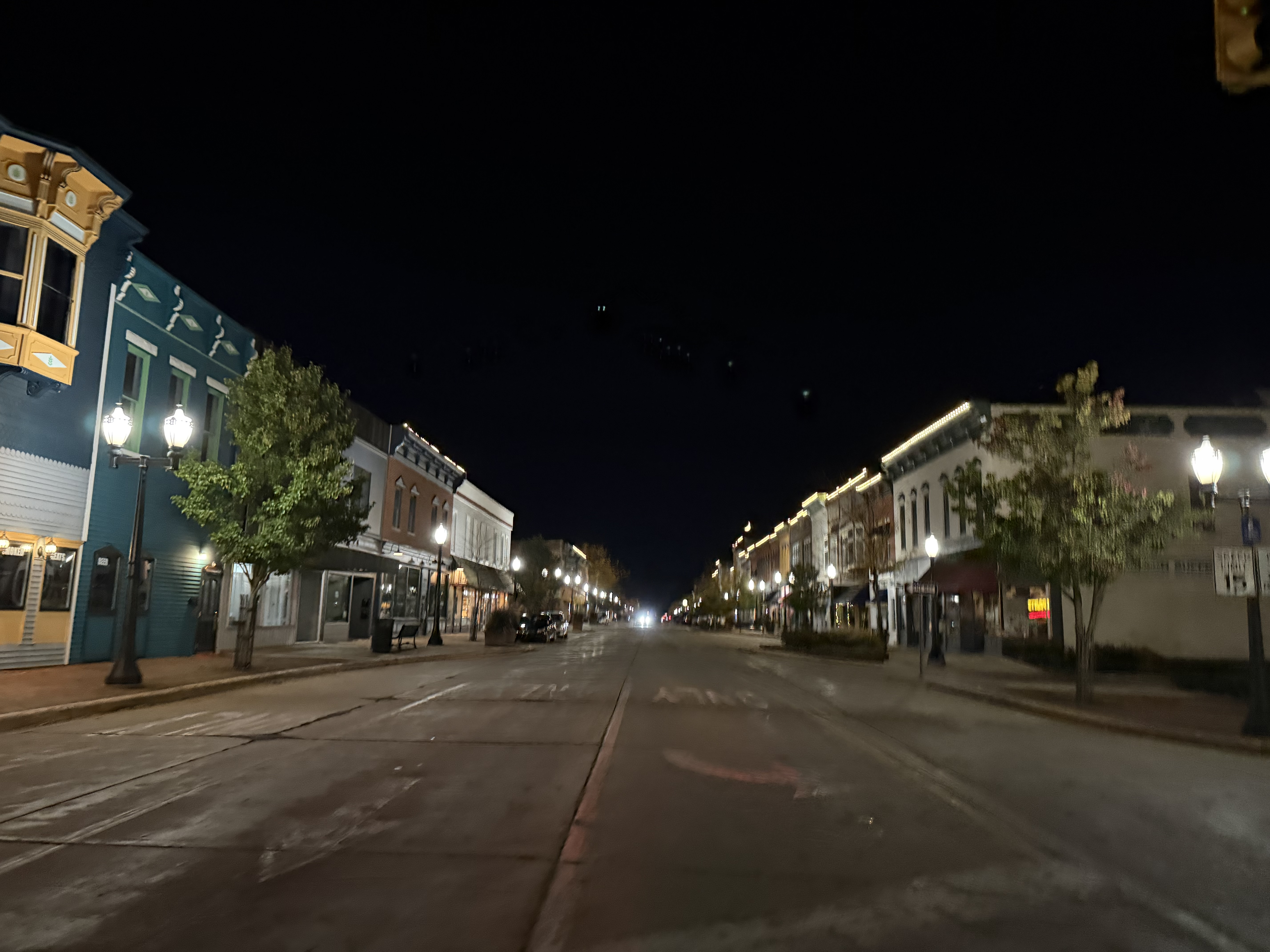 Commercial holiday lighting